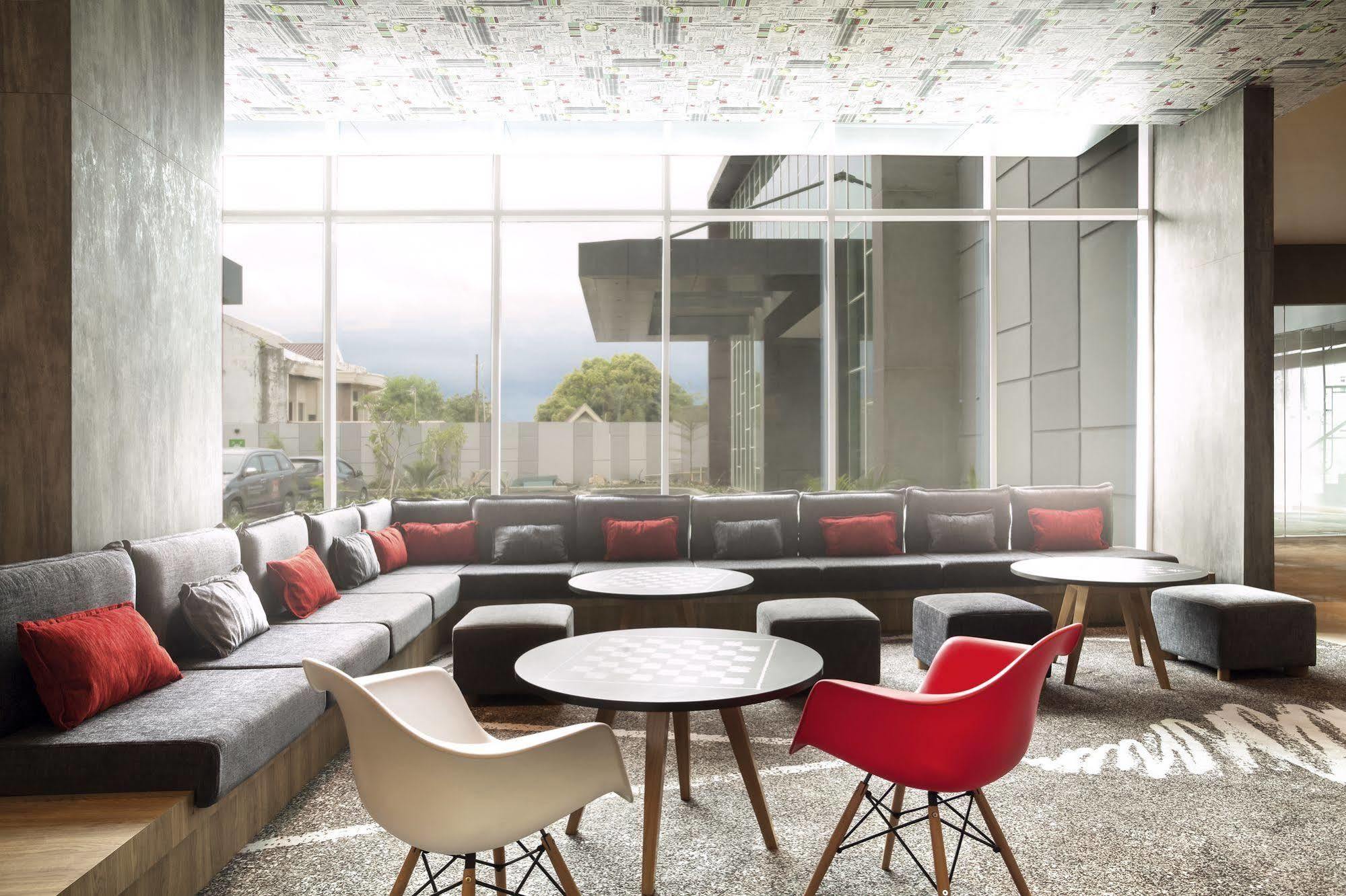 Ibis Makassar City Center Eksteriør billede